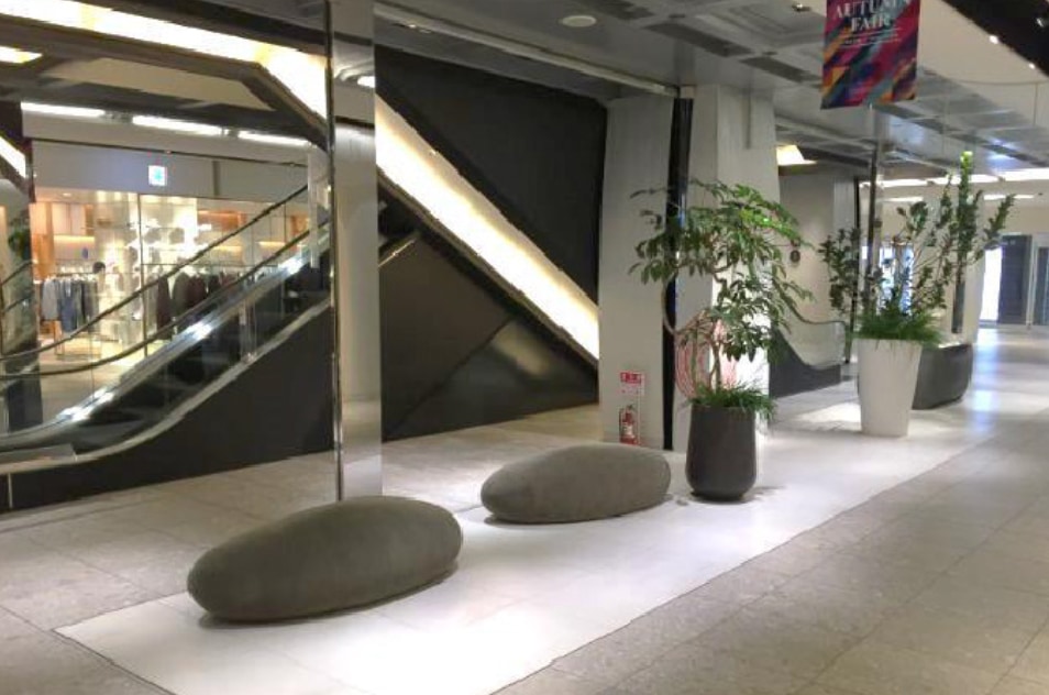 1F 南エスカレーター横