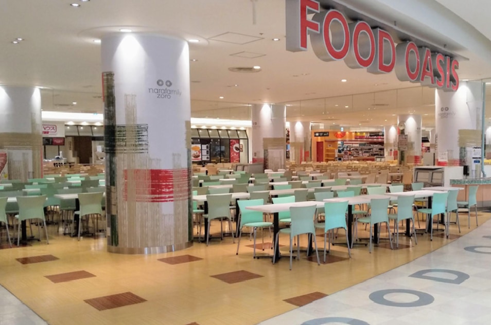 B1F フードコート内スペース